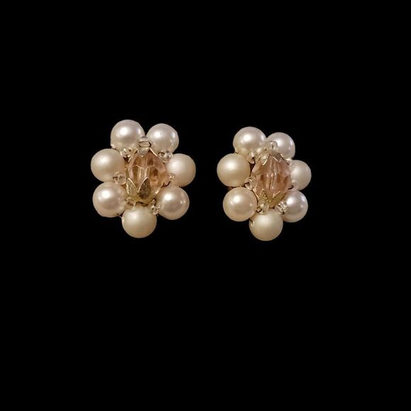 💍Faux Pearl Center Stone Clip Earrings - Picture 3 of 6